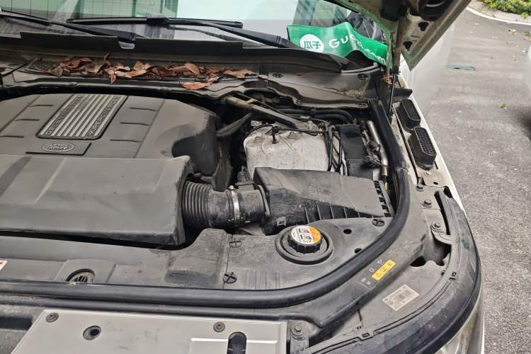 Used Land Rover Range 2017 3.0 SC V6 Vogue Extended Version Engine Bay Left