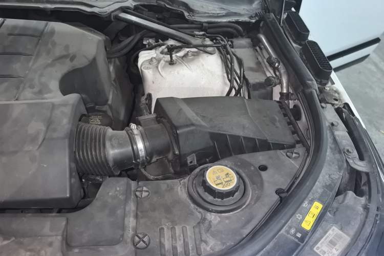 Used Land Rover Range  Engine Bay Left