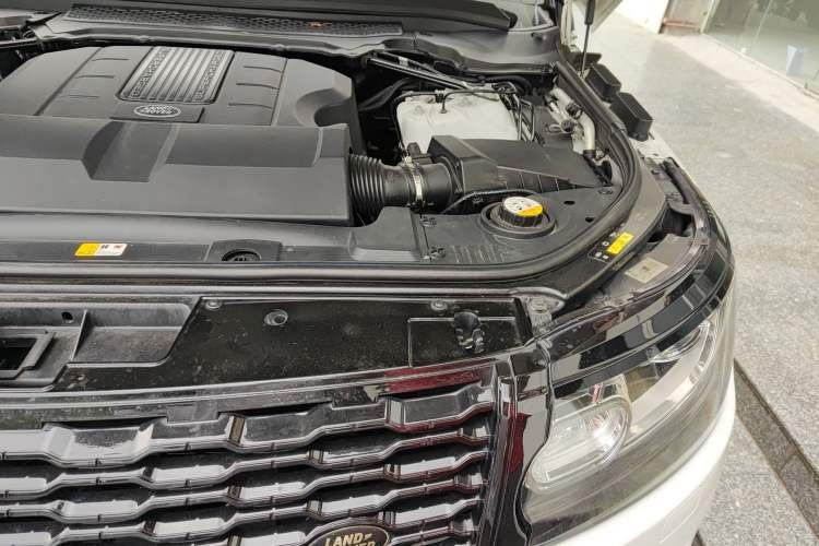 Used Land Rover Range 2017 3.0 SC V6 Vogue SE Long-Wheelbase Edition Engine Bay Left