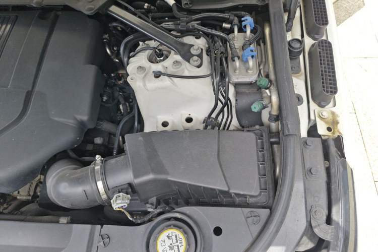Used Land Rover Range  Engine Bay Left