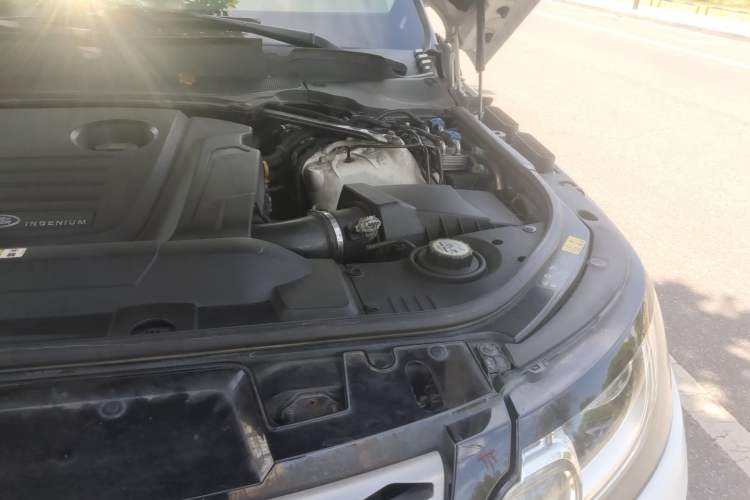Used Land Rover Range  Engine Bay Left