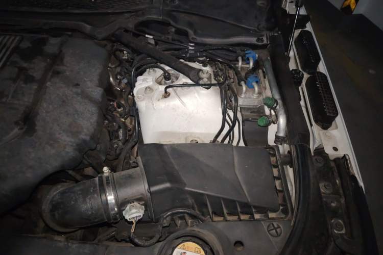 Used Land Rover Range  Engine Bay Left