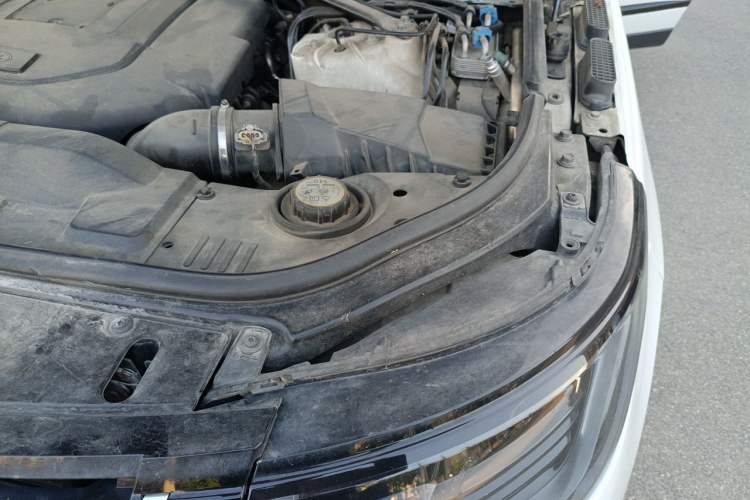 Used Land Rover Range  Engine Bay Left
