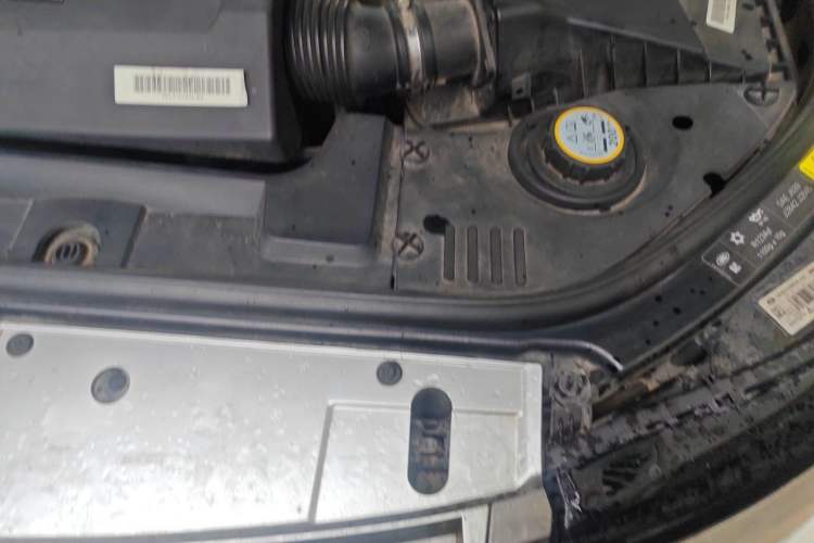 Used Land Rover Range  Engine Bay Left