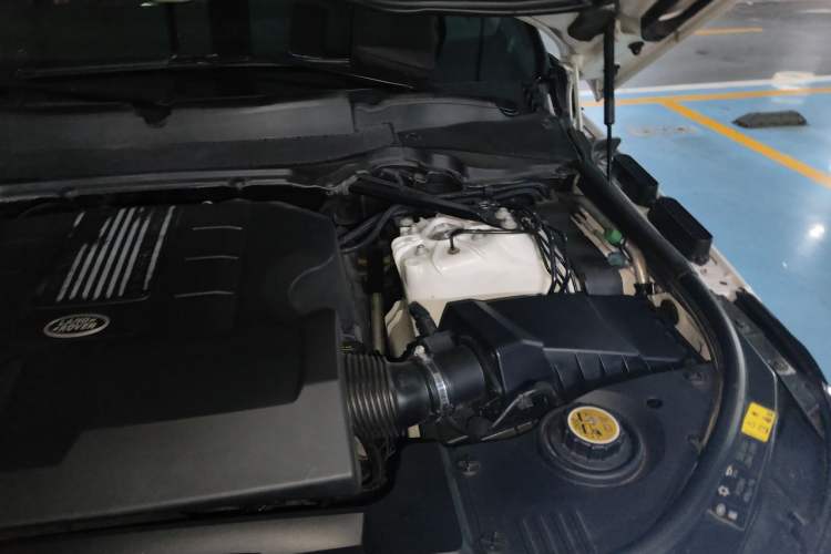 Used Land Rover Range  Engine Bay Left