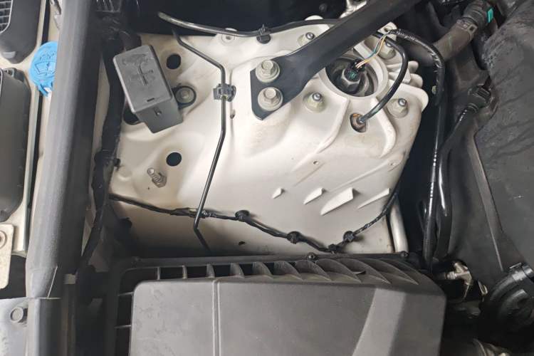 Used Land Rover Range  Engine Bay Right