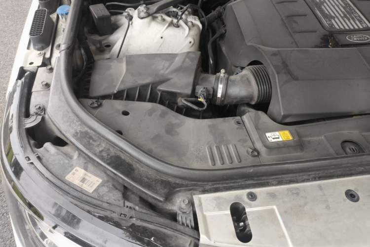 Used Land Rover Range 2017 3.0 SC V6 Vogue Extended Version Engine Bay Right