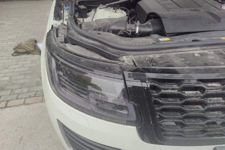 Used Land Rover Range 2017 3.0 SC V6 Vogue Extended Version Engine Bay Right