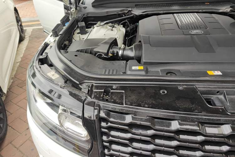 Used Land Rover Range 2017 3.0 SC V6 Vogue SE Long-Wheelbase Edition Engine Bay Right