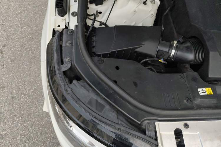 Used Land Rover Range 2017 3.0 SC V6 Vogue Extended Version Engine Bay Right