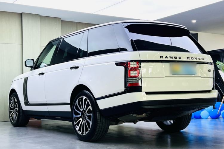 Used Land Rover Range 2017 3.0 SC V6 Vogue Extended Version Exterior 2