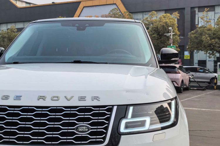 Used Land Rover Range 2017 3.0 SC V6 Vogue Extended Version Exterior 5