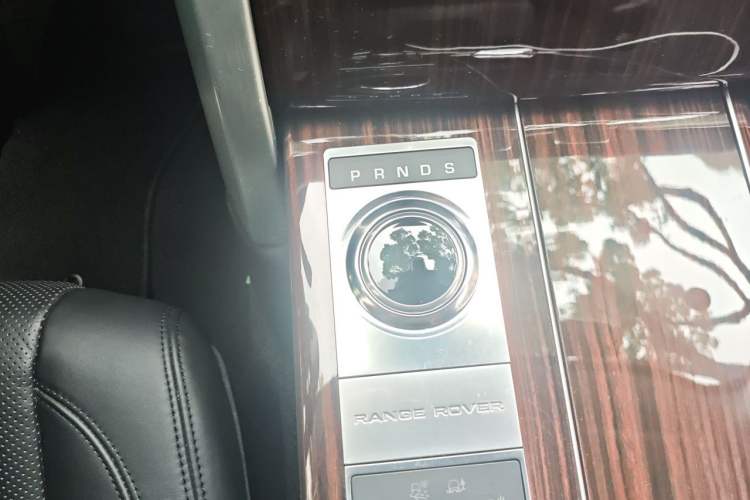 Used Land Rover Range 2017 3.0 SC V6 Vogue Extended Version Gear Lever