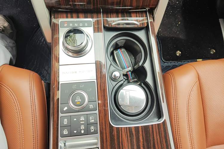 Used Land Rover Range 2017 3.0 SC V6 Vogue SE Long-Wheelbase Edition Gear Lever