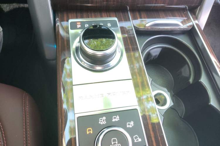 Used Land Rover Range 2017 3.0 SC V6 Vogue Gear Lever