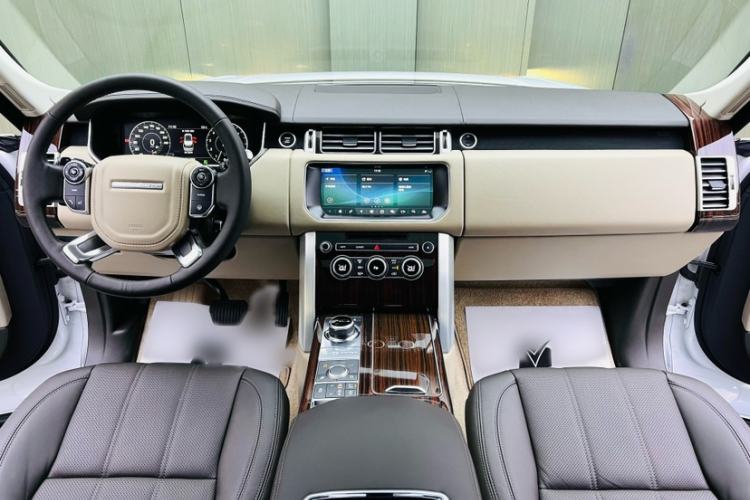 Used Land Rover Range 2017 3.0 SC V6 Vogue Extended Version Interior 1