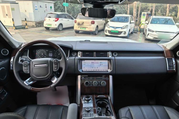 Used Land Rover Range 2017 3.0 SC V6 Vogue Extended Version Interior 1