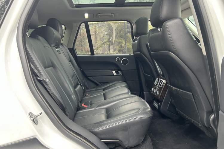 Used Land Rover Range 2017 3.0 SC V6 Vogue Interior 12