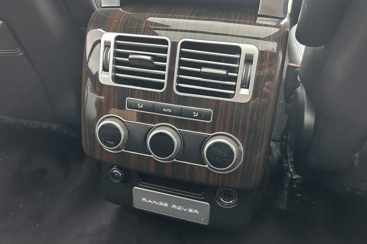 Used Land Rover Range 2017 3.0 SC V6 Vogue Interior 13