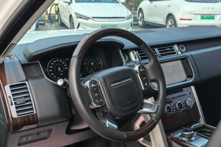 Used Land Rover Range 2017 3.0 SC V6 Vogue Extended Version Interior 2