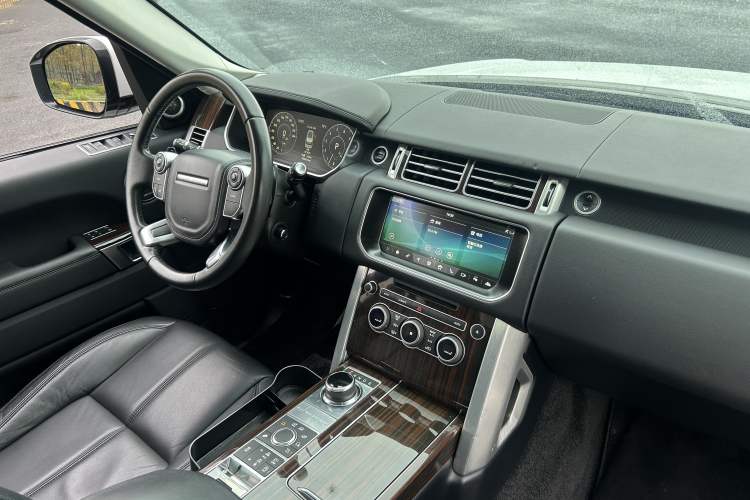 Used Land Rover Range 2017 3.0 SC V6 Vogue Interior 2