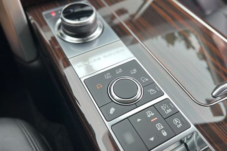 Used Land Rover Range 2017 3.0 SC V6 Vogue Extended Version Interior 2