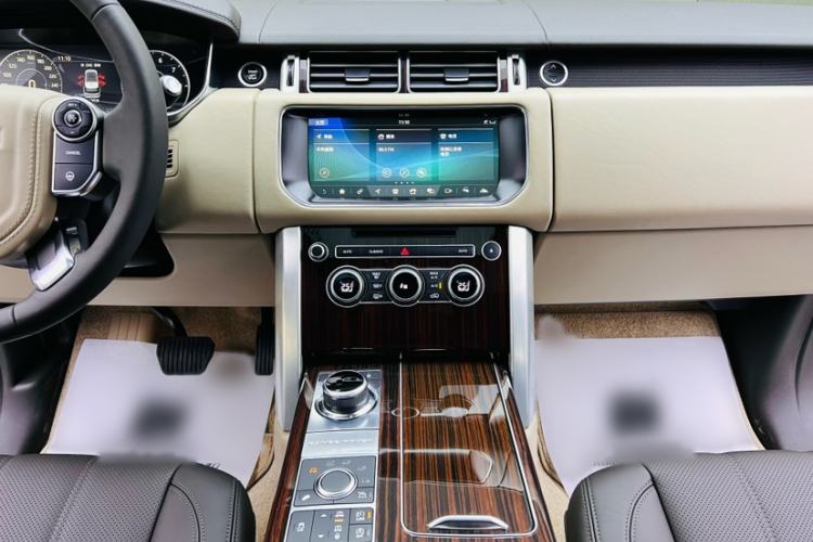 Used Land Rover Range 2017 3.0 SC V6 Vogue Extended Version Interior 3