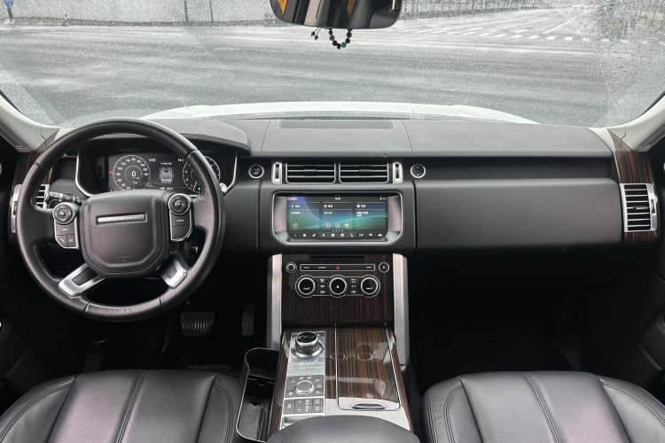 Used Land Rover Range 2017 3.0 SC V6 Vogue Interior 4