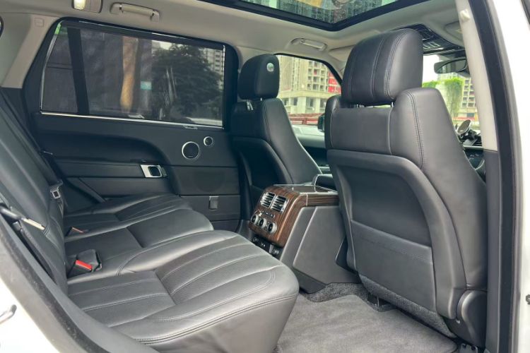 Used Land Rover Range 2017 3.0 SC V6 Vogue Extended Version Interior 5