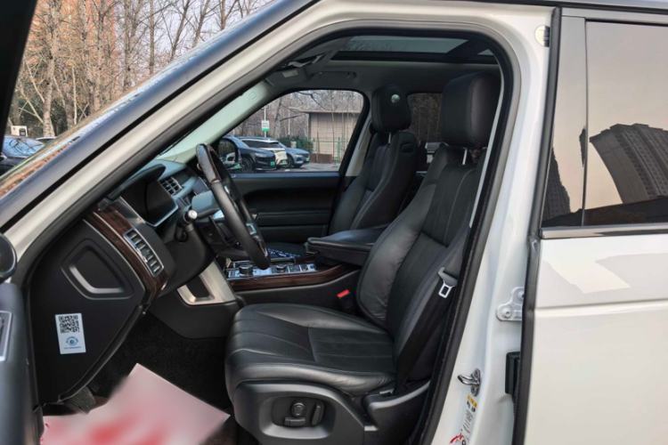 Used Land Rover Range 2017 3.0 SC V6 Vogue Extended Version Interior 6