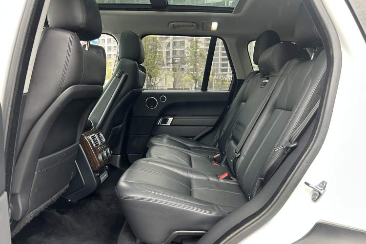 Used Land Rover Range 2017 3.0 SC V6 Vogue Interior 9