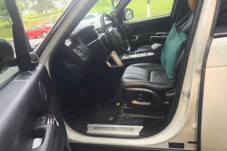 Used Land Rover Range 2017 3.0 SC V6 Vogue Extended Version Left Front Seat