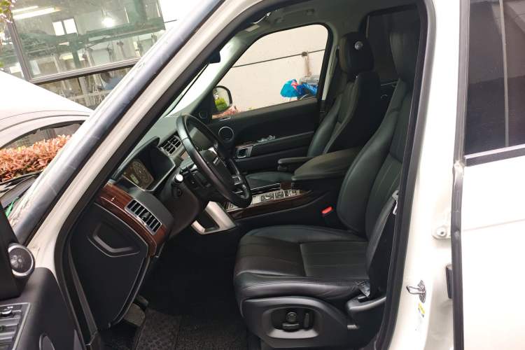 Used Land Rover Range 2017 3.0 SC V6 Vogue Extended Version Left Front Seat