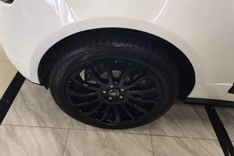 Used Land Rover Range 2017 3.0 SC V6 Vogue Left Front Wheel Hub