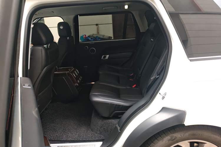 Used Land Rover Range 2017 3.0 SC V6 Vogue Extended Version Left Rear Seat