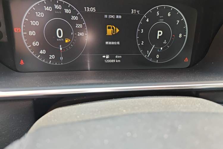 Used Land Rover Range  Odometer Close Up