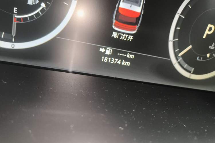 Used Land Rover Range 2017 3.0 SC V6 Vogue Extended Version Odometer Close Up