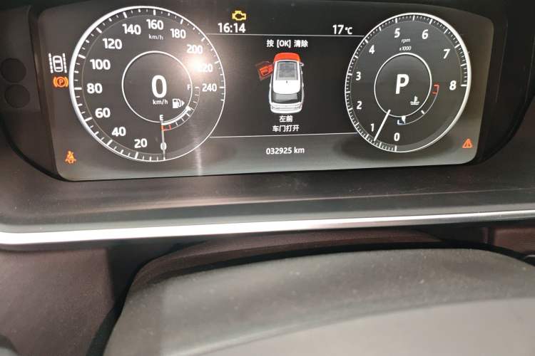 Used Land Rover Range 2017 3.0 SC V6 Vogue Extended Version Odometer Close Up