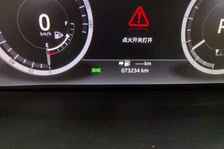 Used Land Rover Range  Odometer Close Up
