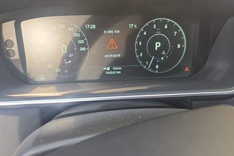 Used Land Rover Range 2017 3.0 SC V6 Vogue Odometer Close Up