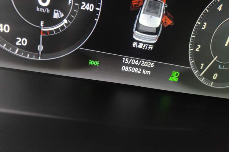 Used Land Rover Range  Odometer Close Up
