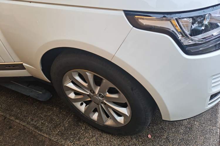 Used Land Rover Range 2017 3.0 SC V6 Vogue Extended Version Right Front Wheel Hub