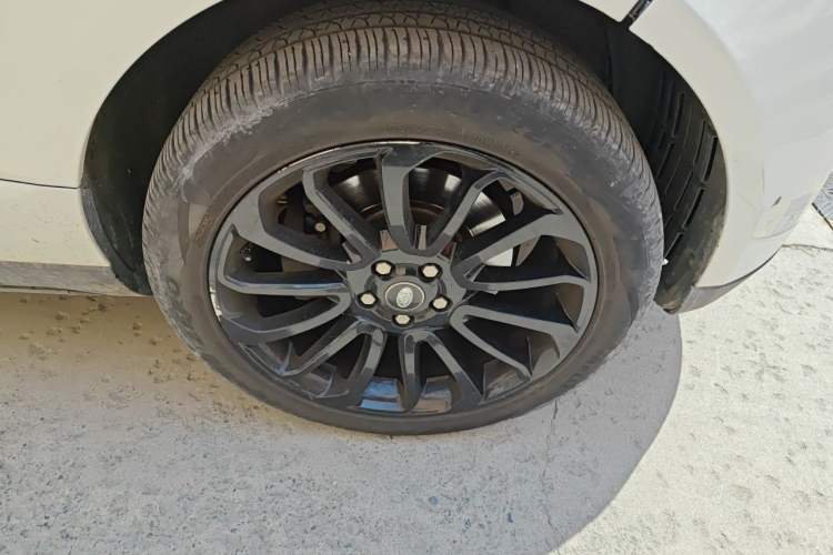 Used Land Rover Range  Right Front Wheel Hub