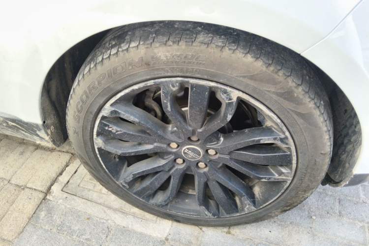 Used Land Rover Range  Right Front Wheel Hub