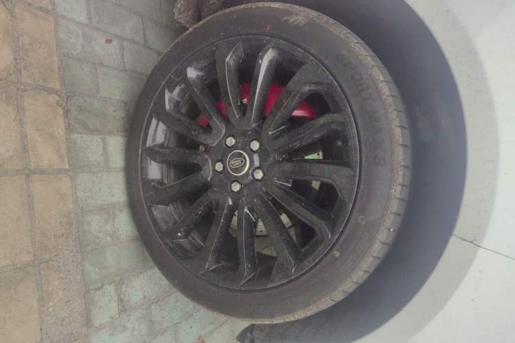 Used Land Rover Range 2017 3.0 SC V6 Vogue Extended Version Right Front Wheel Hub