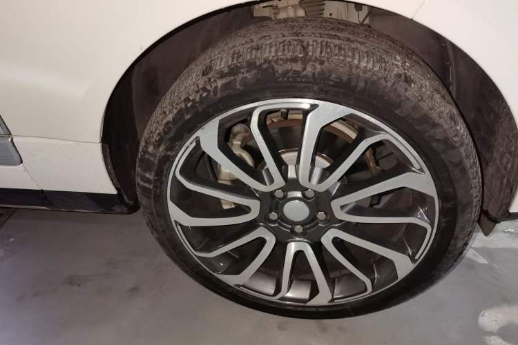 Used Land Rover Range  Right Front Wheel Hub