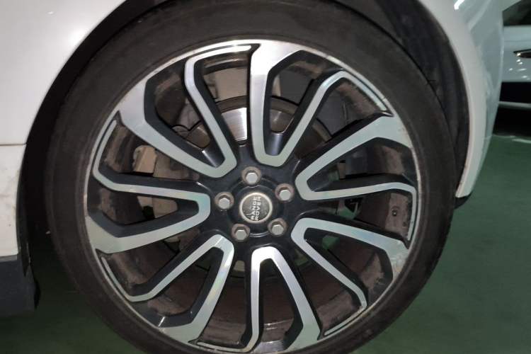 Used Land Rover Range  Right Front Wheel Hub