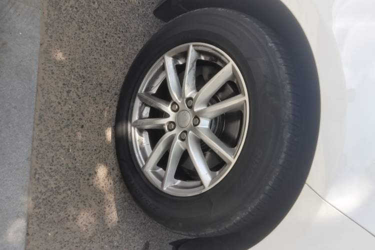 Used Land Rover Range  Right Front Wheel Hub