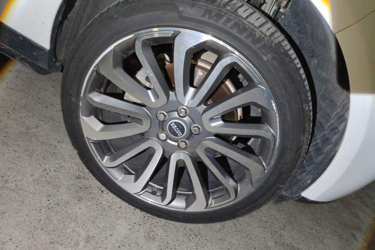 Used Land Rover Range  Right Front Wheel Hub