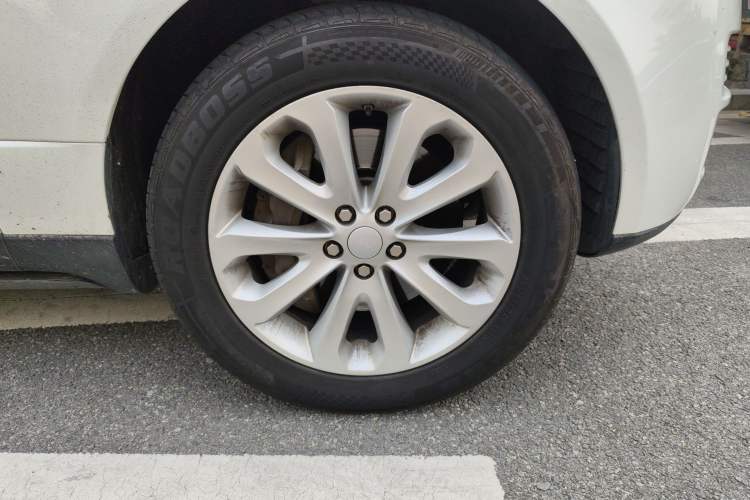 Used Land Rover Range 2017 3.0 SC V6 Vogue Extended Version Right Front Wheel Hub